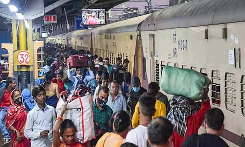 தீபாவளி பண்டிகைக்கான முன்பதிவு: சில நிமிடங்களிலேயே விற்றுத் தீர்ந்த ரெயில் டிக்கெட்டுகள்