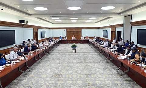 பொருளாதார நிபுணர்களுடன் பிரதமர் மோடி உயர்மட்ட கூட்டம் .. சீர்திருத்தங்கள் குறித்து ஆலோசனை