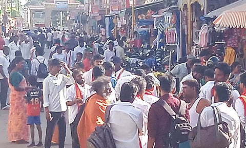 த.வெ.க. தொண்டர்களால் நிரம்பி வழிந்த மதுரை மீனாட்சி அம்மன்- திருப்பரங்குன்றம் கோவில்கள்