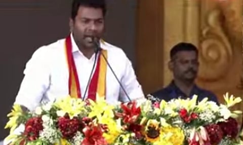 த.வெ.க. மாநாட்டு முகப்பு வரவேற்பு பேனர்களில் அண்ணா, எம்.ஜி.ஆர். படங்கள் ஏன்?- ஆதவ் அர்ஜூனா விளக்கம்