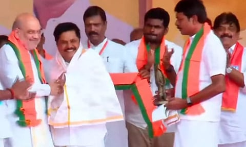 அமித் ஷா முன்னிலையில் பாஜக-வில் இணைந்த திமுக செய்தி தொடர்பாளர் கே.எஸ். ராதாகிருஷ்ணன்