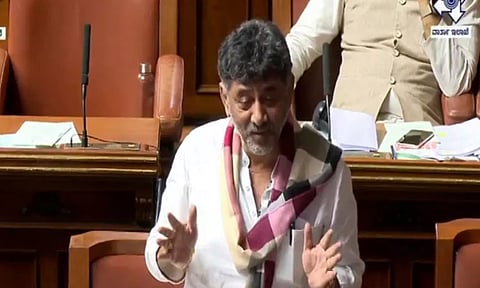 சட்டசபையில் ஆர்எஸ்எஸ் கீதத்தை பாடிய  டி.கே.சிவகுமார்.. பாஜகவில் இணைகிறாரா? - பதில் இதுதான்