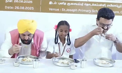 காலை உணவு திட்டம் விரிவாக்கம்- பஞ்சாப் முதல்வர் பகவந்த் மானுடன் அமர்ந்து உணவருந்திய முதலமைச்சர்