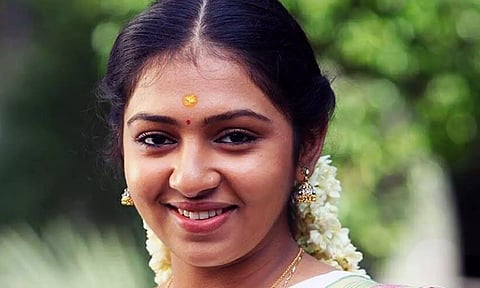 நடிகை லட்சுமி மேனன் தலைமறைவு?