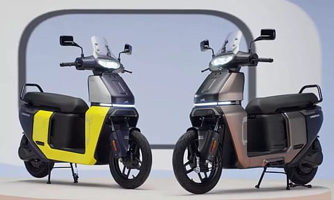 158கிமீ ரேஞ்ச் வழங்கும் புது எலெக்ட்ரிக் ஸ்கூட்டர் - சம்பவம் செய்த டிவிஎஸ்