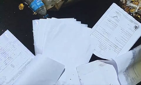 வைகை ஆற்றில் மனுக்கள் மிதந்த விவகாரம்- மாவட்ட ஆட்சியர் உத்தரவு