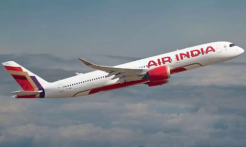 எஞ்சினில் தீப்பிடிக்கும் அபாயம்..  பயணிகளுடன் புறப்பட்ட ஏர் இந்தியா விமானம் அவசர தரையிறக்கம்