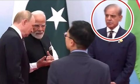 VIDEO: பாகிஸ்தான் பிரதமரை கண்டுகொள்ளாமல் புதினுடன் பேசிக்கொண்டே நடந்துசென்ற மோடி
