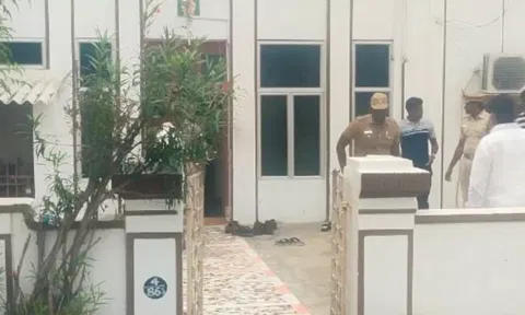 தி.மு.க. பிரமுகர் வீட்டில் 140 பவுன் நகை கொள்ளை