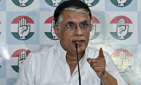 2 வாக்காளர் அட்டை வச்சிருக்கீங்க.. பவன் கேராவுக்கு பறந்த நோட்டீஸ்.. ஸ்ட்ரிக்ட் காட்டிய தேர்தல் ஆணையம்