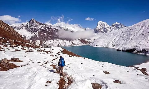 இமயமலையில் விரிவடையும் பனிப்பாறை ஏரிகள் -  திடீர் வெள்ளப்பெருக்கு ஏற்படும் அபாயம்