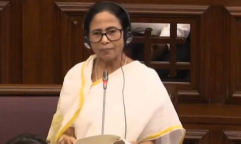 மம்தா பானர்ஜி பேச்சுக்கு எதிர்ப்பு: மேற்கு வங்க சட்டசபையில் பா.ஜ.க. அமளி