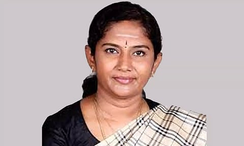 செங்கோட்டையனுக்கு ஆதரவாக ராஜினாமா கடிதம்- முன்னாள் எம்.பி. சத்தியபாமா பதவி பறிப்பு