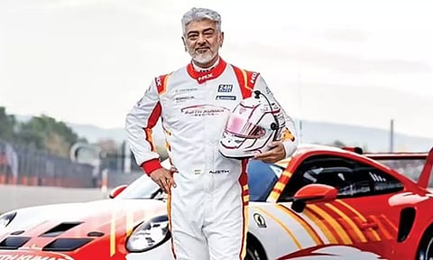 இந்திய சினிமாவை பிரதிபலிக்கும் விதமாக ரேஸ் காரில் சிறப்பு லோகோ அச்சிட அஜித் முடிவு