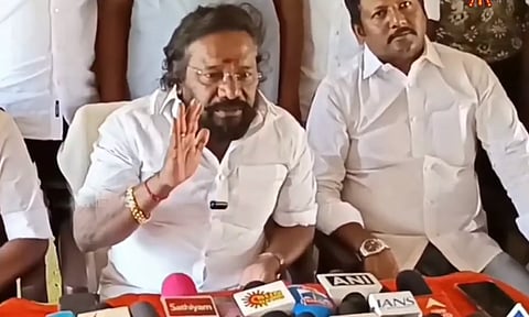 அ.தி.மு.க.வை எடப்பாடி பழனிசாமியே அழித்து விடுவார்- கருணாஸ்