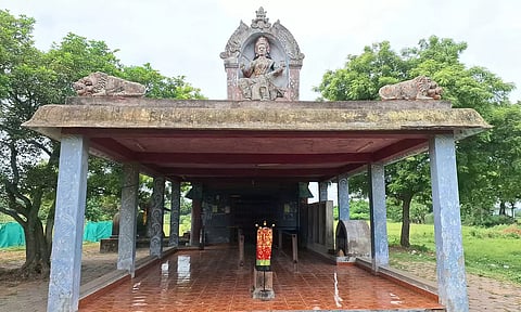 அம்மன் கோவில் பூட்டை உடைத்து  கொள்ளை