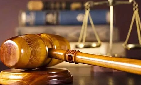 100 பவுன் கூடுதல் வரதட்சணை கேட்டு இளம்பெண் மீது தாக்குதல்: கணவர், மாமியார் உள்பட 3 பேர் மீது வழக்கு