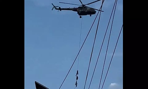 வீடுகளுக்கு தீவைத்த போராட்டக்காரர்கள்: உயிர் தப்பிய அமைச்சர்கள்-வைரலாகும் வீடியோ