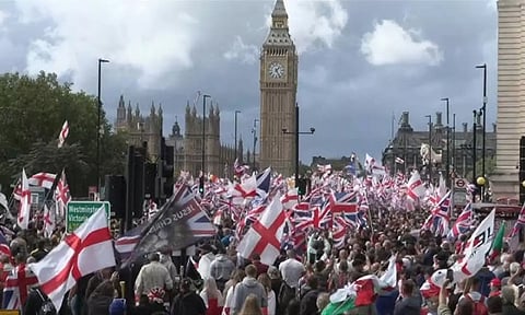 ஆஸ்திரேலியாவை தொடர்ந்து லண்டனில் வெளிநாட்டினருக்கு எதிராக மிகப்பெரிய பேரணி - 1 லட்சம் பேர் பங்கேற்பு