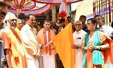 திருப்பதி திருக்குடை ஊர்வலம்- ஆளுநர் ஆர்.என்.ரவி தொடங்கி வைத்தார்