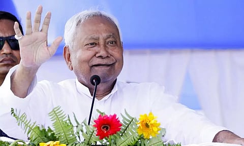 வேலையில்லா பட்டதாரிகளுக்கு மாதம் ரூ.1,000 உதவித் தொகை - பீகார் முதல்வர் நிதிஷ் குமார் அறிவிப்பு