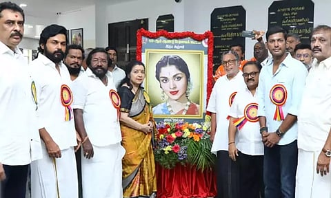 நடிகர்- நடிகைகள் மீது அவதூறு பரப்பினால் சிறை- நடிகர் சங்க பொதுக்குழு கூட்டத்தில் தீர்மானம்