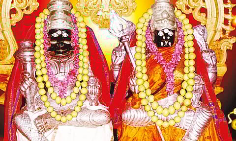 குலசேகரன்பட்டினம் முத்தாரம்மன் கோவில் தசரா திருவிழா- நாளை கொடியேற்றத்துடன் தொடங்குகிறது