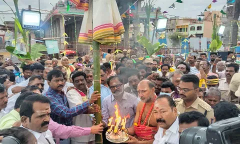 திருவண்ணாமலை அருணாசலேஸ்வரர் கோவிலில் கார்த்திகை தீபத்திருவிழா பந்தக்கால் நடப்பட்டது