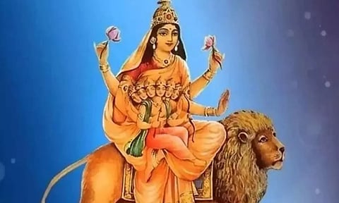 Navratri Special: தாய்மை, கருணையின் வடிவமான ஸ்கந்தமாதா தேவியை வழிபட அணிய வேண்டிய நிறம்...