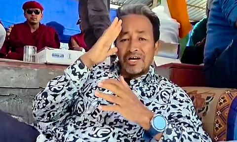 லடாக் GEN Z போராட்டம்: செயல்பாட்டாளர் சோனம் வாங்சுக் தேசியப் பாதுகாப்புச் சட்டத்தில் கைது