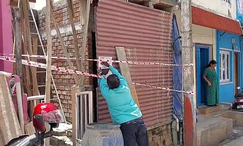 குன்னூர் மார்க்கெட்டில் வாடகை செலுத்தாத 15 கடைகளுக்கு சீல்