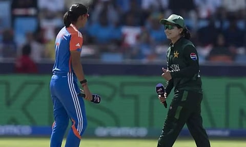 கை குலுக்க வேண்டாம்- இந்திய வீராங்கனைகளுக்கு பி.சி.சி.ஐ அறிவுறுத்தல்