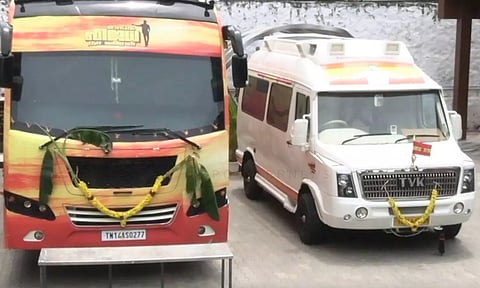 பனையூரில் உள்ள த.வெ.க. தலைமை அலுவலகத்தில் ஆயுத பூஜை கொண்டாட்டம்