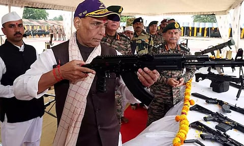 குஜராத் எல்லையில் ராணுவ கட்டமைப்பை அதிகரிக்கும் பாகிஸ்தான்.. ராஜ்நாத் சிங் வார்னிங்!