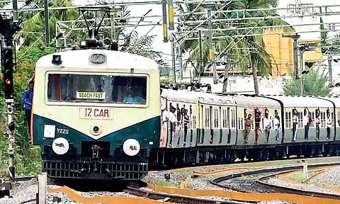 ஆயுத பூஜை விடுமுறை முடிந்து சென்னை திரும்பும் பயணிகள் வசதிக்காக சிறப்பு ரெயில்களுக்கு ஏற்பாடு
