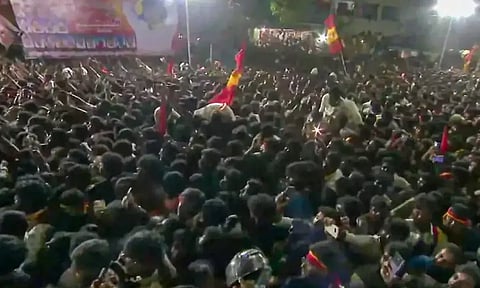 கரூர் சம்பவத்தில் ஐகோர்ட் உத்தரவுபடி சிறப்பு புலனாய்வுக்குழு விசாரணை தொடங்கியது