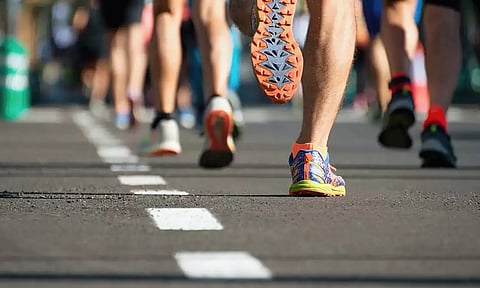 மாரத்தானில் பங்கேற்ற வங்கி ஊழியர் சுருண்டு விழுந்து உயிரிழப்பு