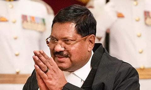 சனாதனத்தை அவமதித்தால்... உச்சநீதிமன்றத்தில் தலைமை நீதிபதி பி.ஆர். கவாய் மீது காலணி வீசி தாக்குதல்