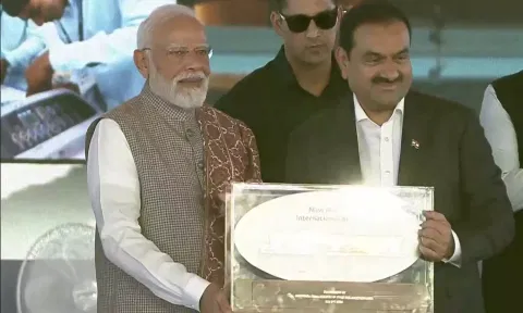 நவி மும்பை சர்வதேச விமான நிலையத்தை பிரதமர் மோடி இன்று திறந்து வைத்தார்