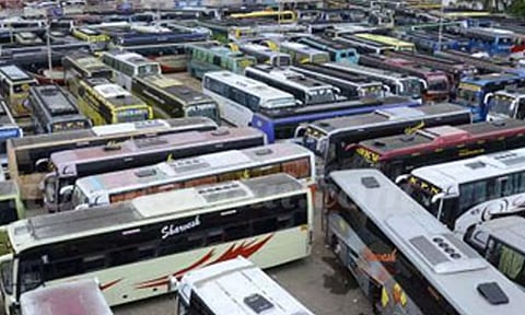 சென்னையில் இருந்து மதுரைக்கு செல்ல ரூ.4000 கட்டணம்- ஆம்னி பஸ்களில் 3 மடங்கு கட்டணம் வசூல்