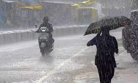 தமிழகத்தில் 4 மாவட்டங்களுக்கு ஆரஞ்ச் அலர்ட்... இன்று எங்கெங்கு கனமழை பெய்யும்?