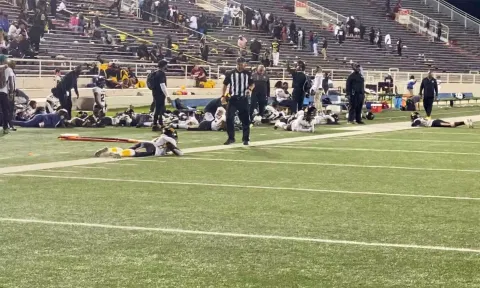 அமெரிக்கா: பள்ளியில் நடைபெற்ற கால்பந்து போட்டியில் துப்பாக்கிச்சூடு - 4 பேர் உயிரிழப்பு