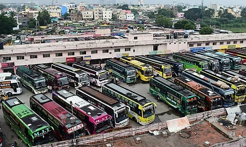 சென்னையில் இருந்து நெல்லைக்கு செல்ல ரூ.5000 கட்டணம்- ஆம்னி பஸ்களில் 3 மடங்கு கட்டணம் உயர்வு