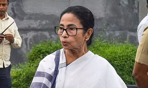 இரவில் பெண்கள் வெளியே செல்ல அனுமதிக்கக்கூடாது - மருத்துவ மாணவி பாலியல் வன்கொடுமை குறித்து மம்தா பானர்ஜி