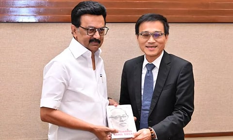 தமிழ்நாட்டில் ரூ.15 ஆயிரம் கோடி முதலீடு செய்யும் ஃபாக்ஸ்கான்- 14 ஆயிரம் பேருக்கு வேலைவாய்ப்பு