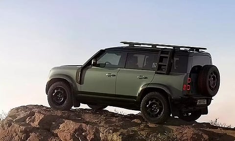 டிஃபென்டர் காரின் புது மாடலை அறிமுகப்படுத்திய லேண்ட் ரோவர்... விலை எவ்வளவு தெரியுமா?