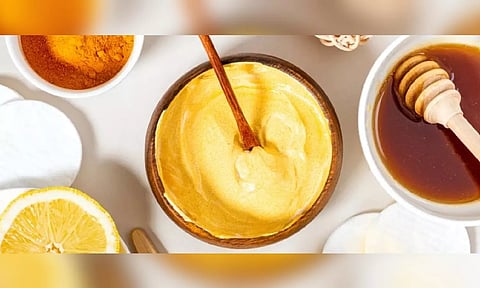 பளபளப்பான சருமம் வேண்டுமா?  இந்த 8 பொருட்கள் போதும்!