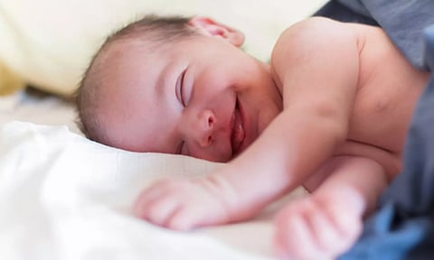குழந்தைகள் தூக்கத்தில் சிரிக்க காரணம் என்ன?