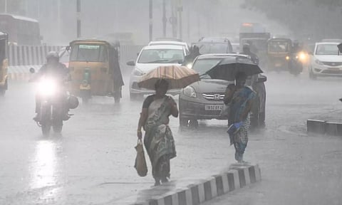 தமிழகத்தில் தீவிரமடைந்துள்ள வடகிழக்கு பருவமழை- மீனவர்களுக்கு எச்சரிக்கை