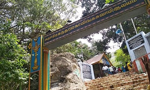 தொடர் மழையால் 5 நாட்கள் தடை - சதுரகிரி கோவிலில் பக்தர்கள் இன்றி நடந்த அமாவாசை பூஜை